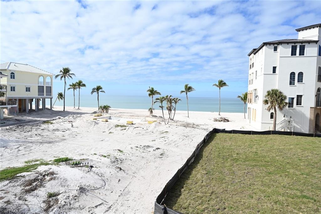 BAREFOOT BEACH - Land