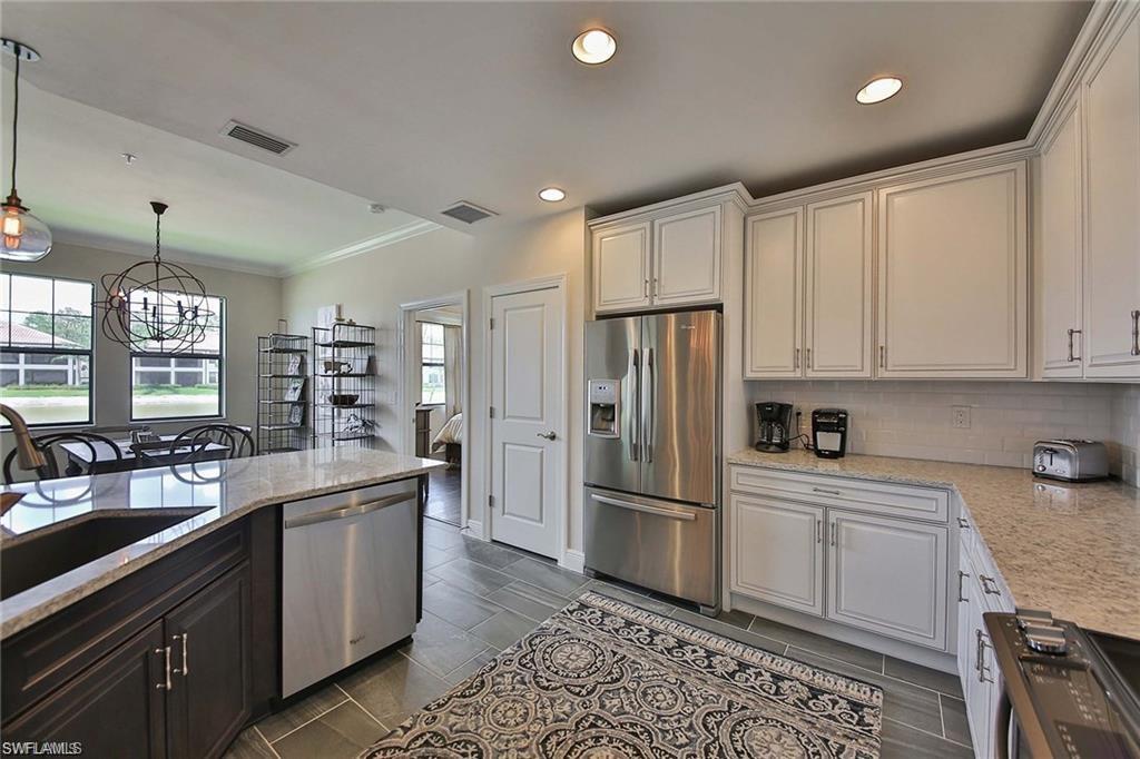 COACH HOMES AT LIVINGSTON LAKES - Residential Lease