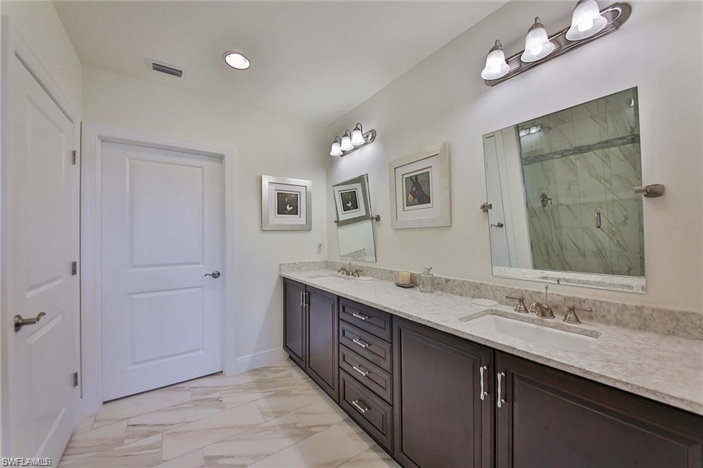 COACH HOMES AT LIVINGSTON LAKES - Residential Lease