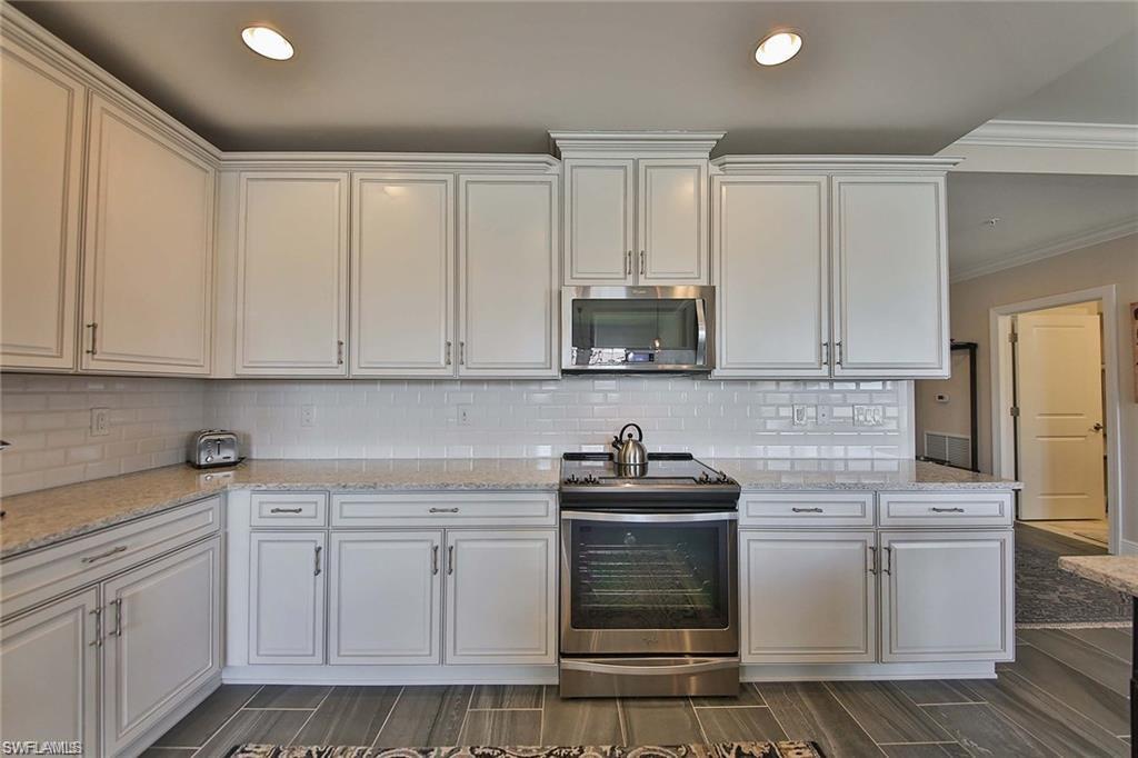 COACH HOMES AT LIVINGSTON LAKES - Residential Lease