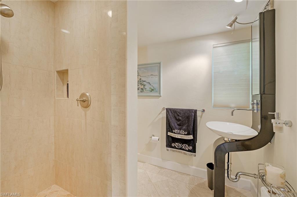 CAROLANDS - Residential