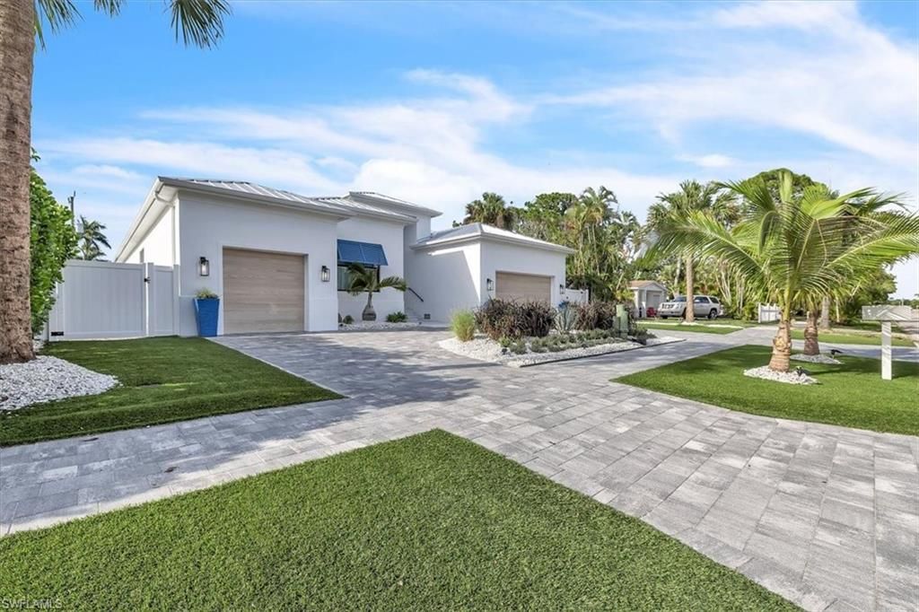 Photo of 1187 22nd AVE N, NAPLES, FL 34103 (MLS # 226023579)