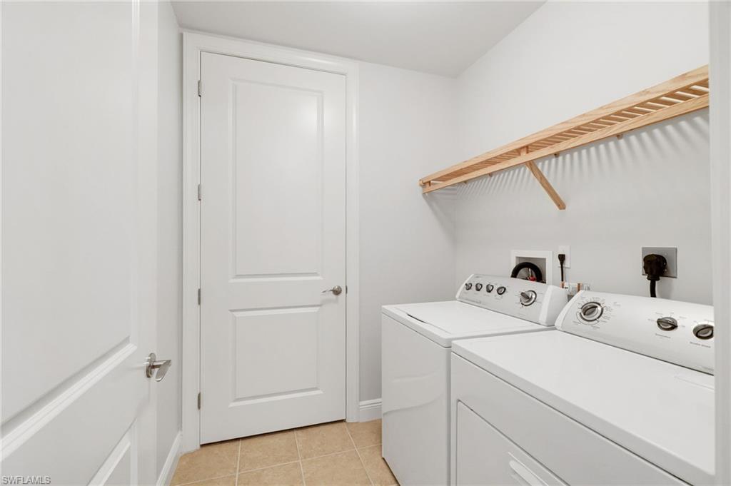 THE RESIDENCES AT COCONUT POINT - Residential Lease