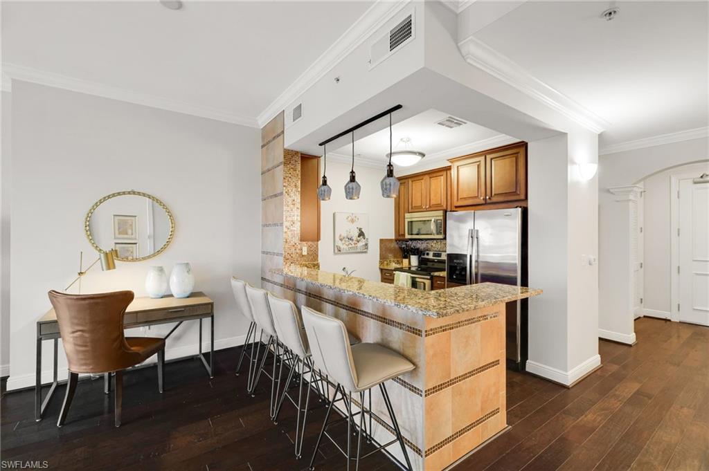 THE RESIDENCES AT COCONUT POINT - Residential Lease