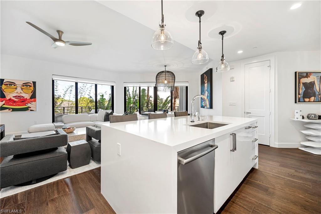 ELEVEN ELEVEN CENTRAL - Residential