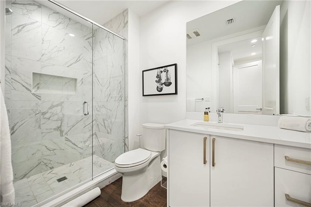 ELEVEN ELEVEN CENTRAL - Residential