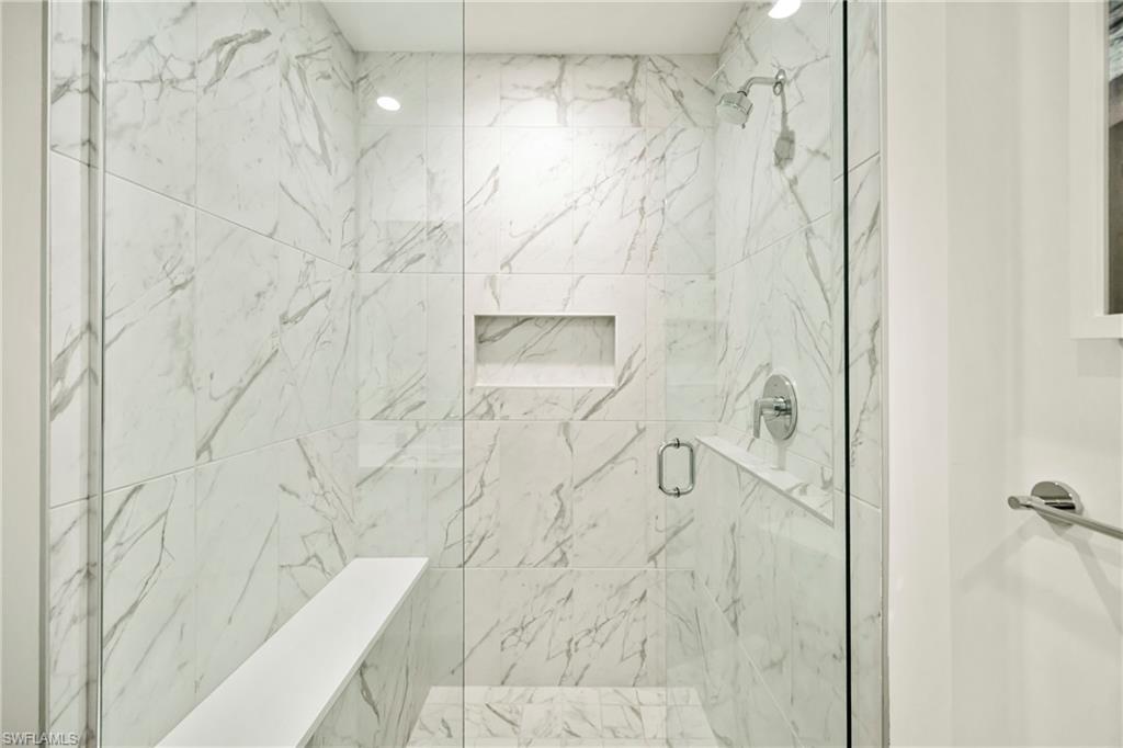 ELEVEN ELEVEN CENTRAL - Residential