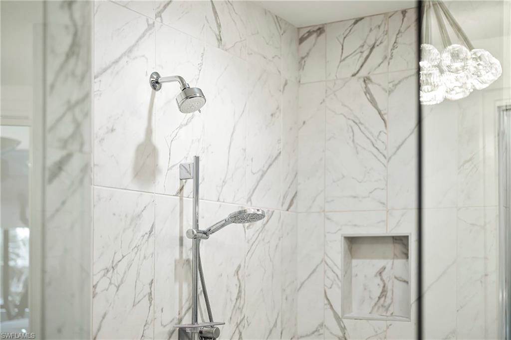 ELEVEN ELEVEN CENTRAL - Residential