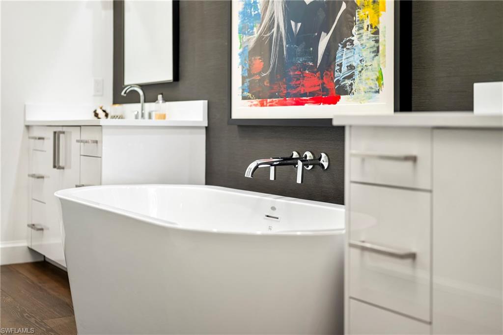 ELEVEN ELEVEN CENTRAL - Residential