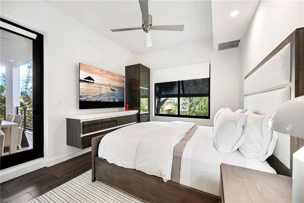 ELEVEN ELEVEN CENTRAL - Residential