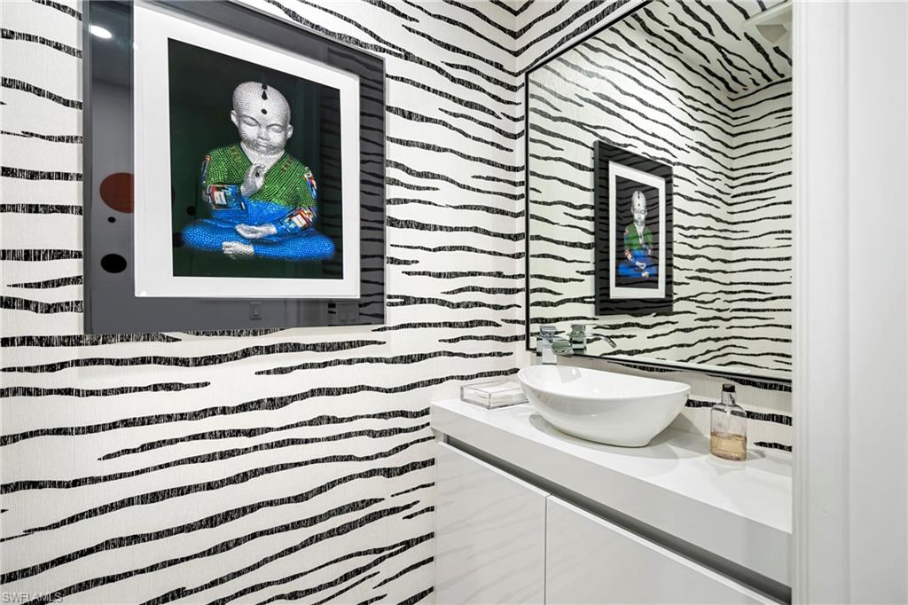 ELEVEN ELEVEN CENTRAL - Residential