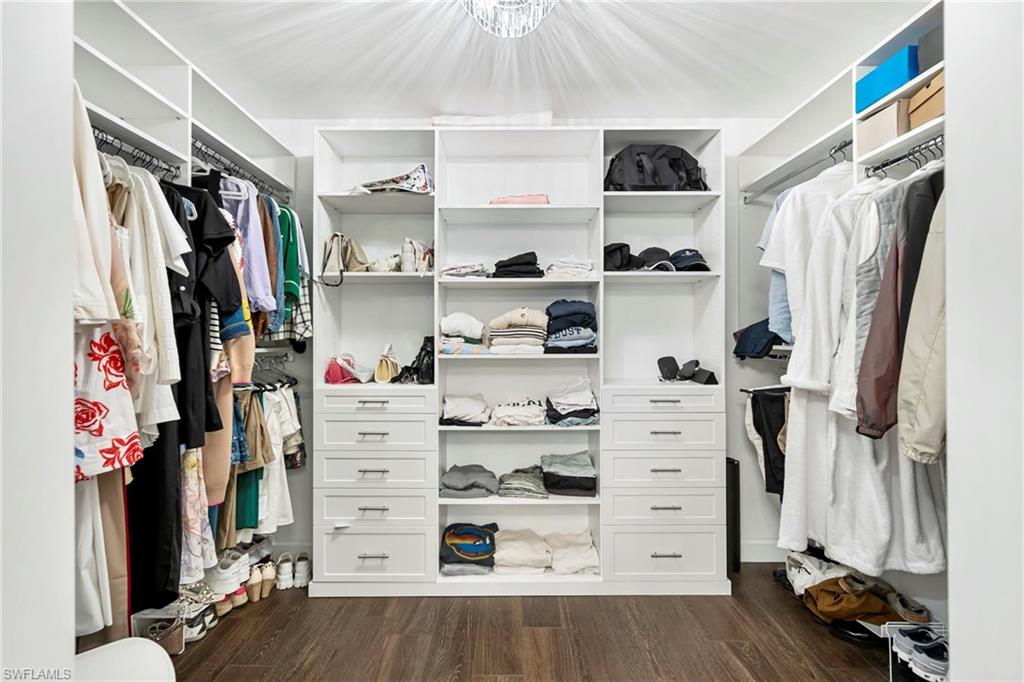 ELEVEN ELEVEN CENTRAL - Residential