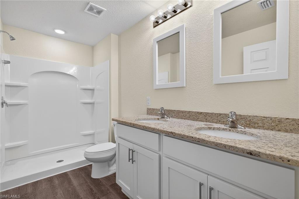 LABELLE ESTATES - Residential Lease