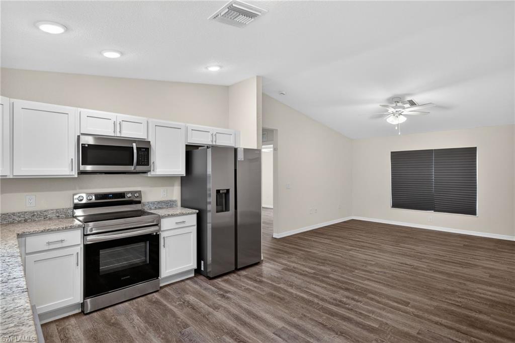 LABELLE ESTATES - Residential Lease