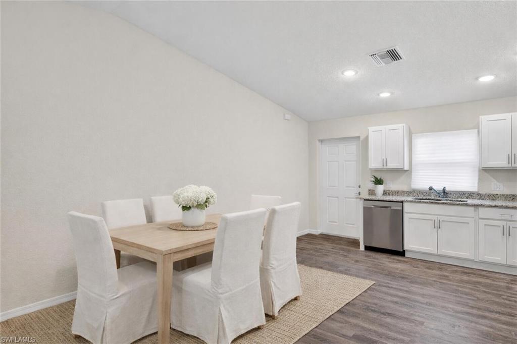 LABELLE ESTATES - Residential Lease