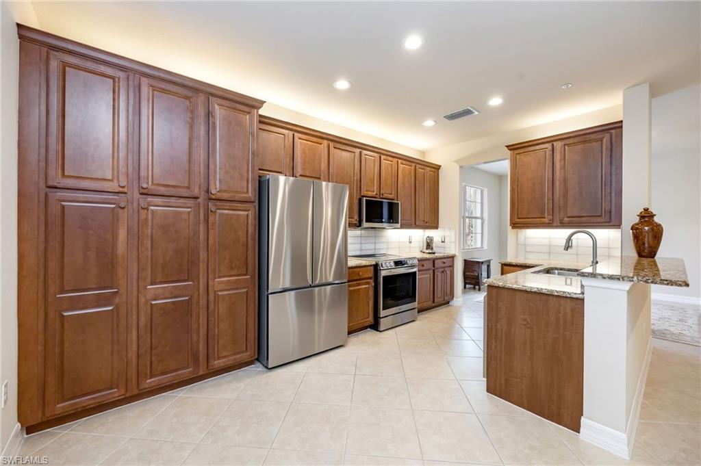 MARBELLA LAKES - Residential