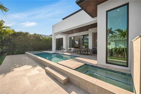 788 7th AVE N NAPLES FL 34102