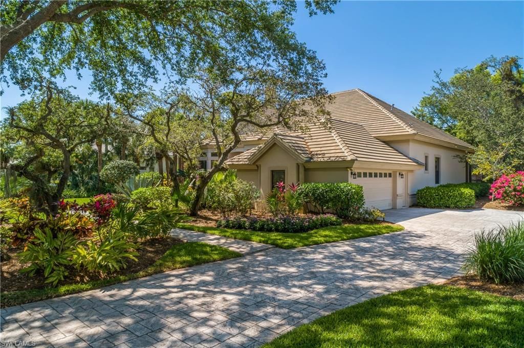 Photo of 3370 Oaklake CT, BONITA SPRINGS, FL 34134 (MLS # 226015379)