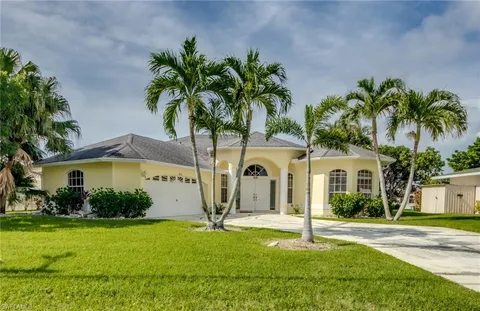 810 SE 33rd St, Cape Coral, FL 33904 - #: 224093219