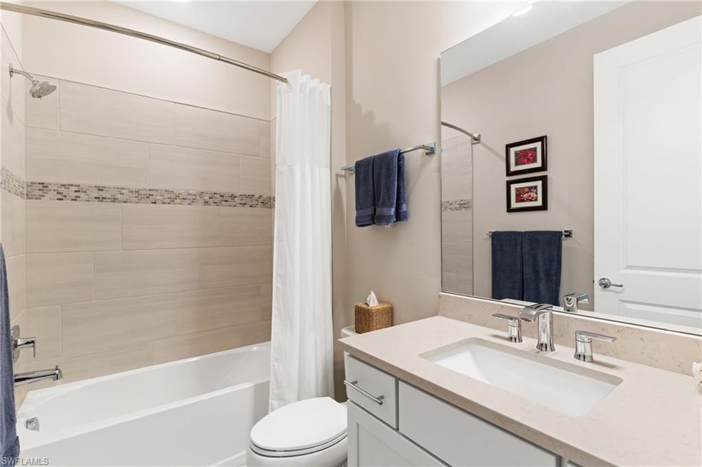 HAMPTON LAKES - Residential