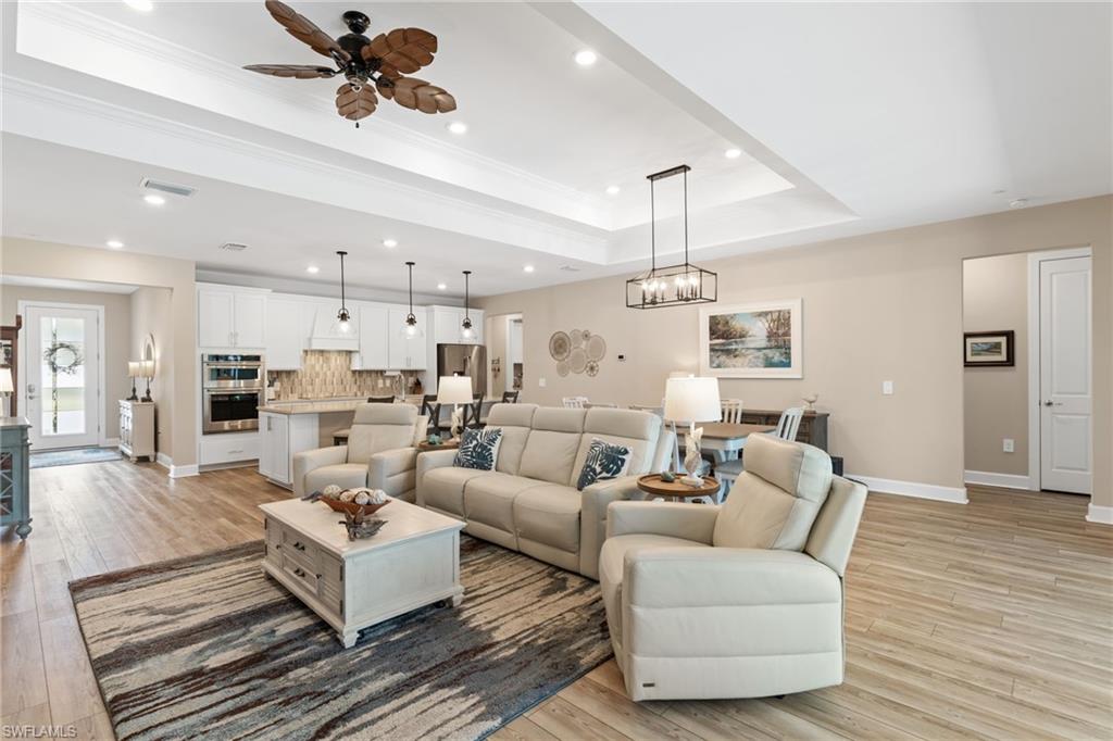 HAMPTON LAKES - Residential