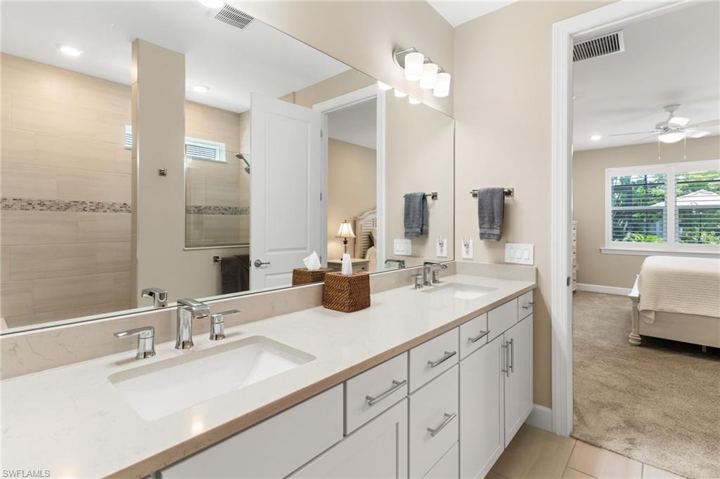 HAMPTON LAKES - Residential