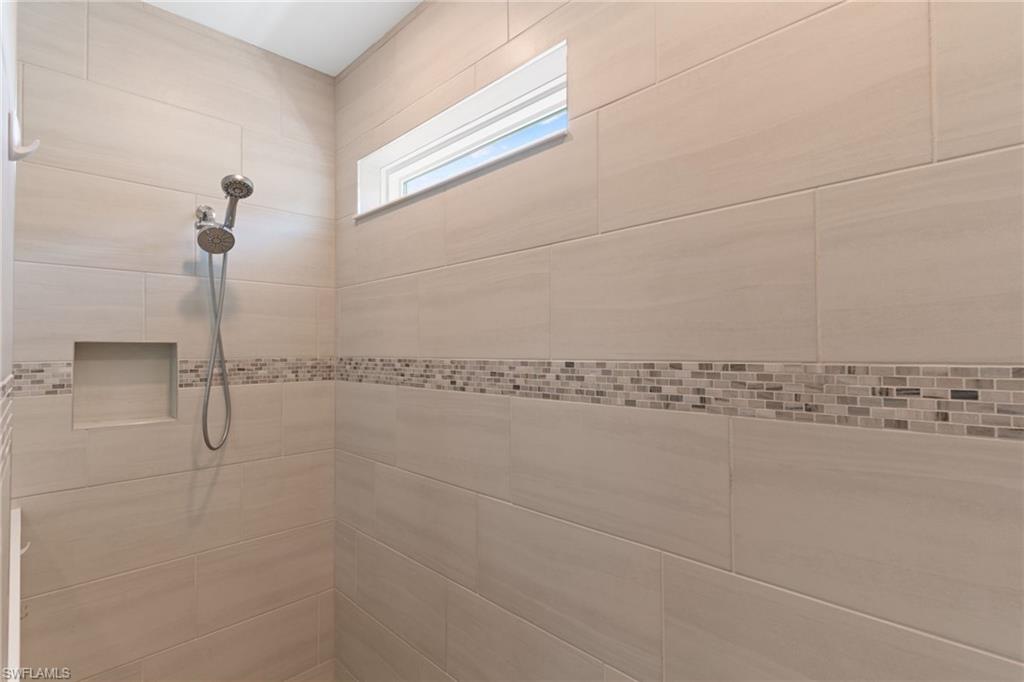 HAMPTON LAKES - Residential