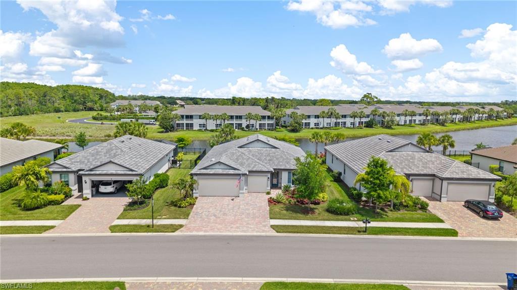 HAMPTON LAKES - Residential