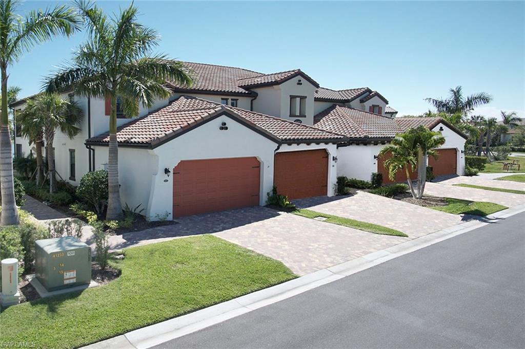 CARRIAGE HOMES AT LIVINGSTON LAKES - Residential