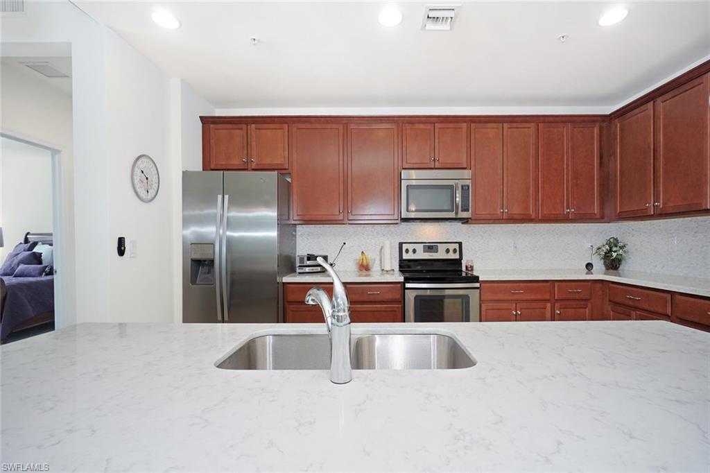 CARRIAGE HOMES AT LIVINGSTON LAKES - Residential