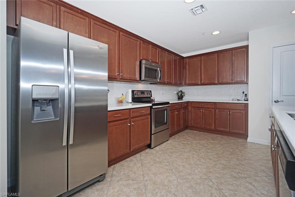 CARRIAGE HOMES AT LIVINGSTON LAKES - Residential