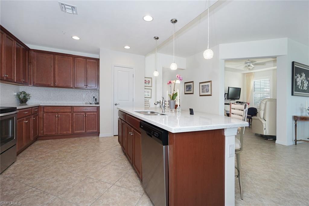 CARRIAGE HOMES AT LIVINGSTON LAKES - Residential