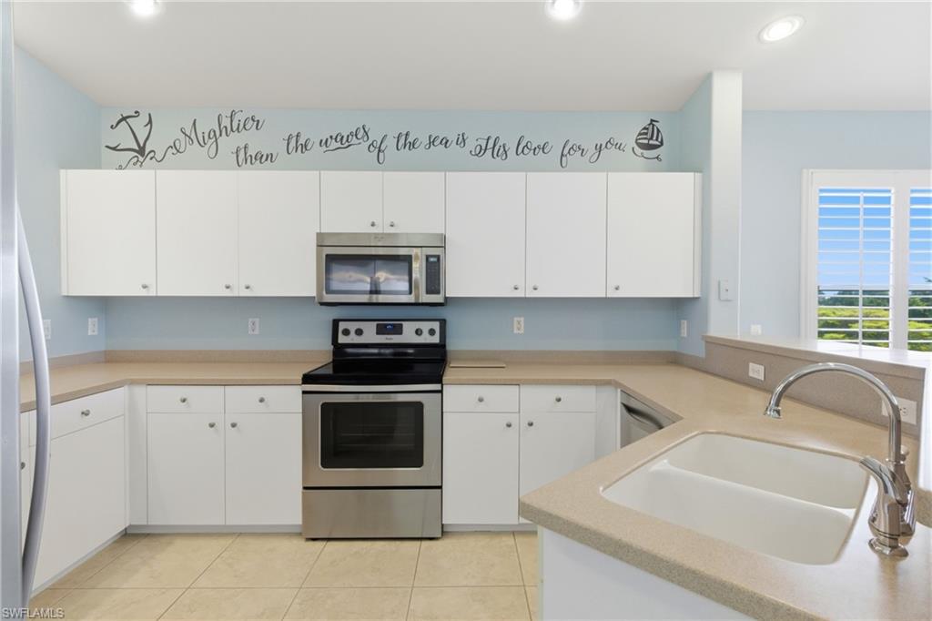 FAIRWAY VILLAS - Residential