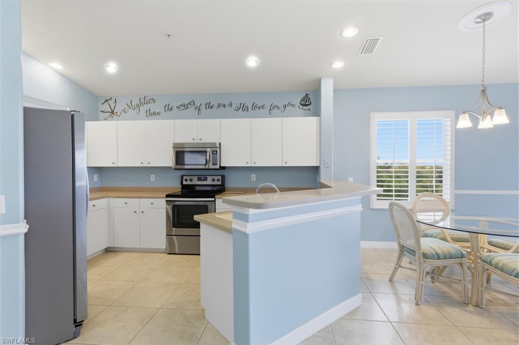 FAIRWAY VILLAS - Residential