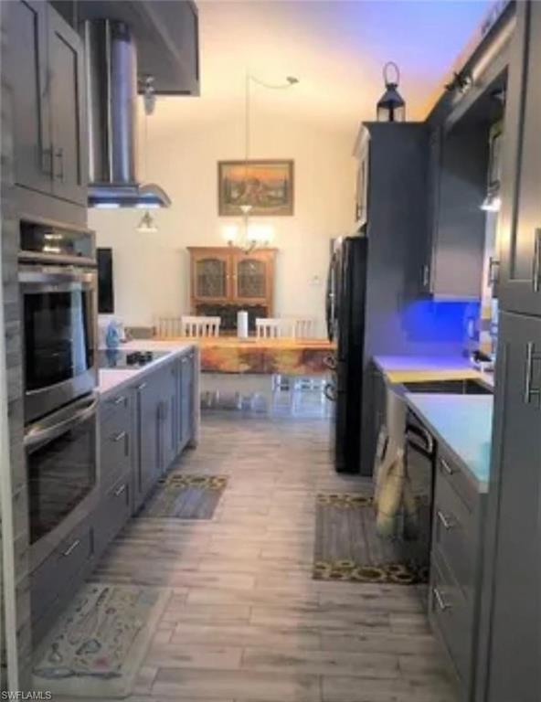 MIRROR LAKES - Residential