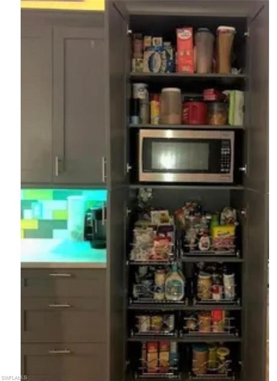 MIRROR LAKES - Residential