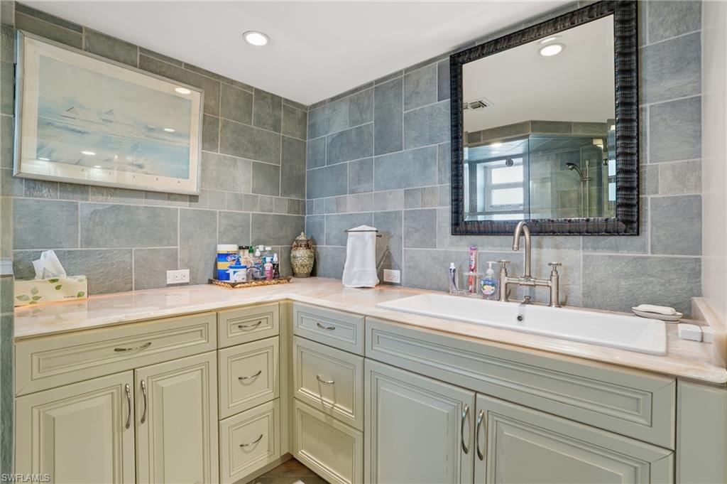 ST MAARTEN - Residential Lease