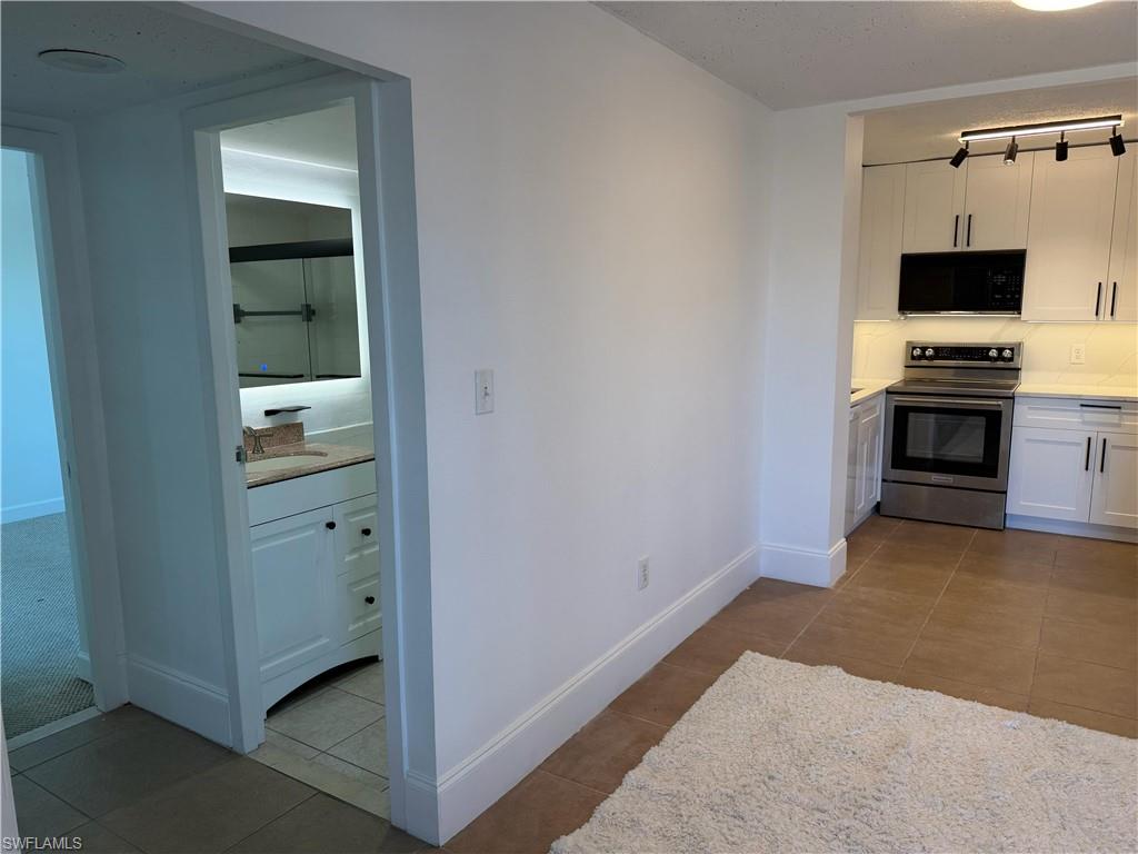 FIRST HARBOUR TOWER CONDO - Residential