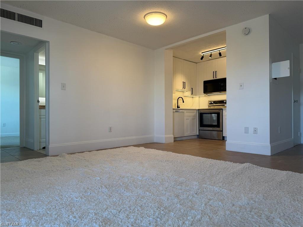 FIRST HARBOUR TOWER CONDO - Residential