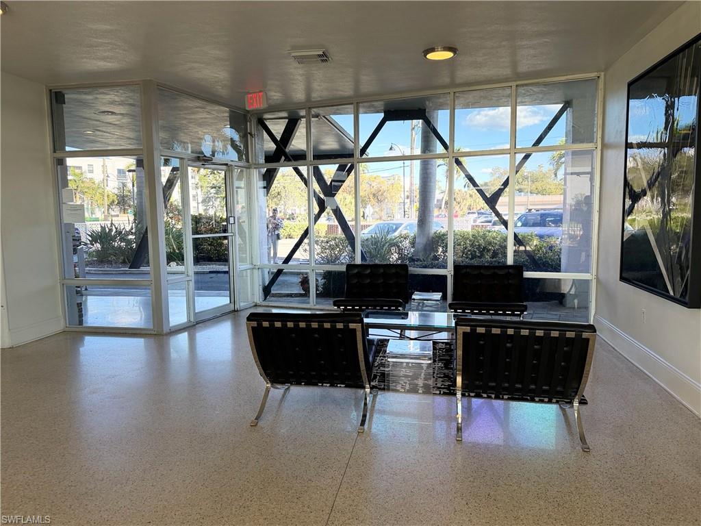 FIRST HARBOUR TOWER CONDO - Residential