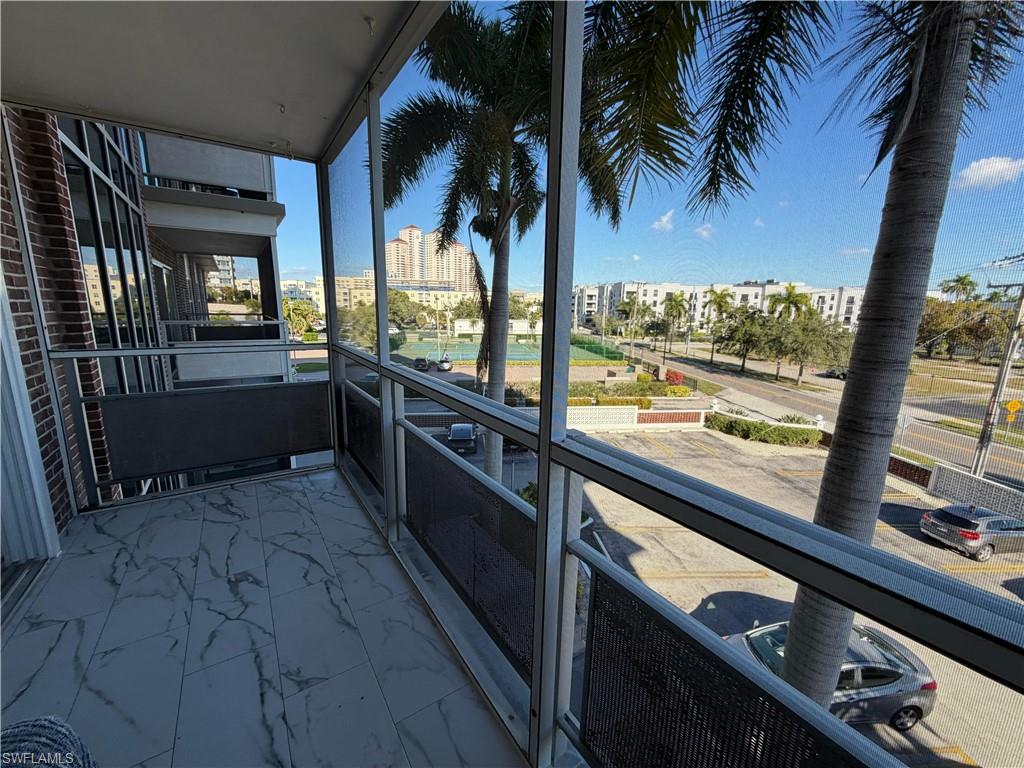 FIRST HARBOUR TOWER CONDO - Residential