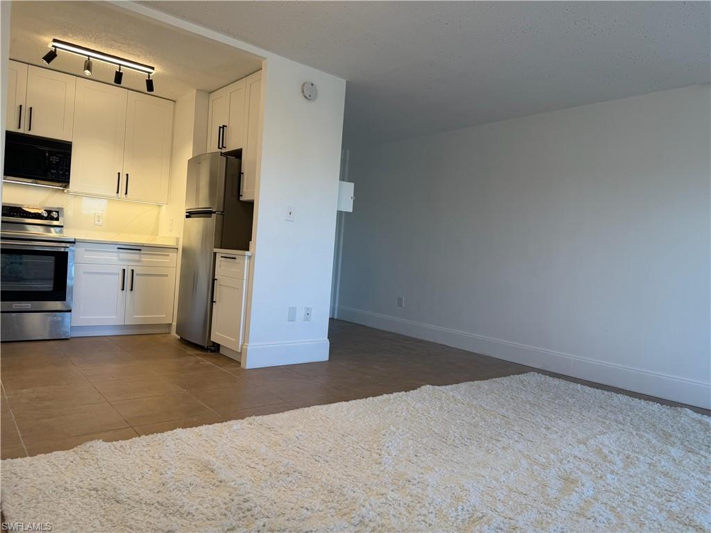 FIRST HARBOUR TOWER CONDO - Residential