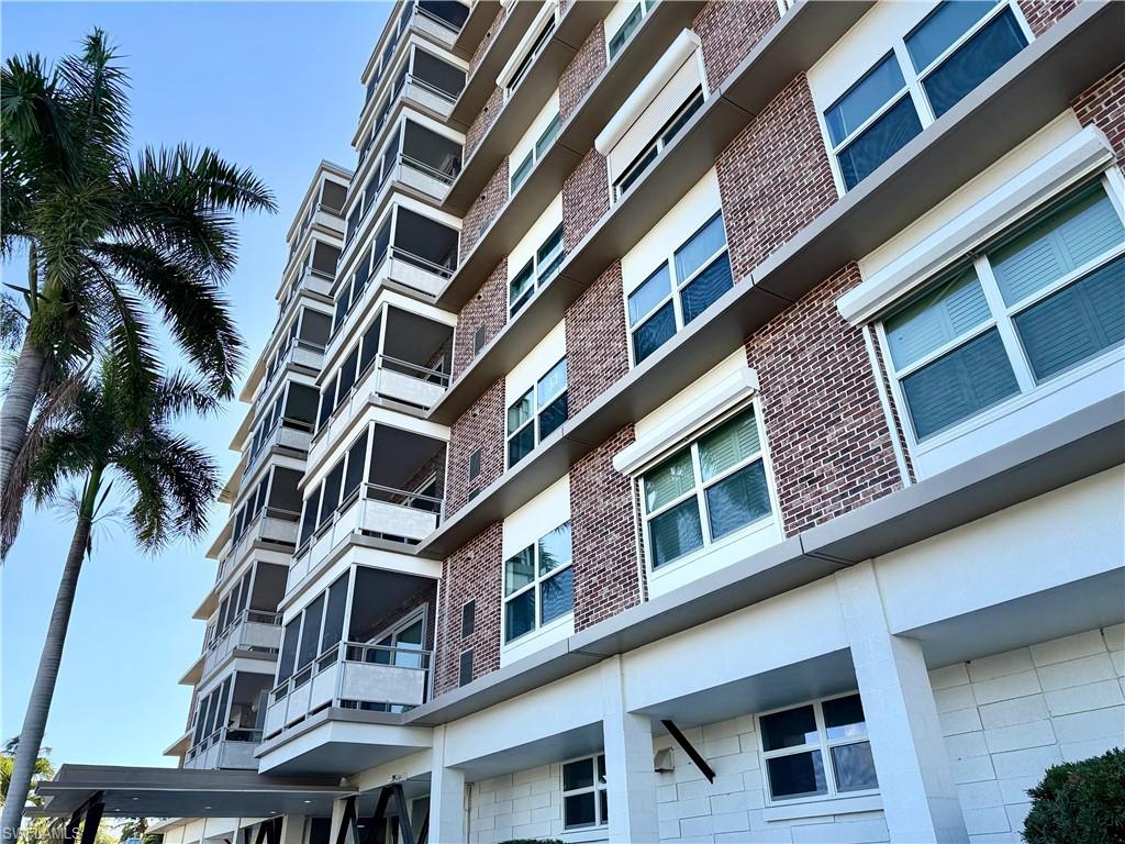 FIRST HARBOUR TOWER CONDO - Residential