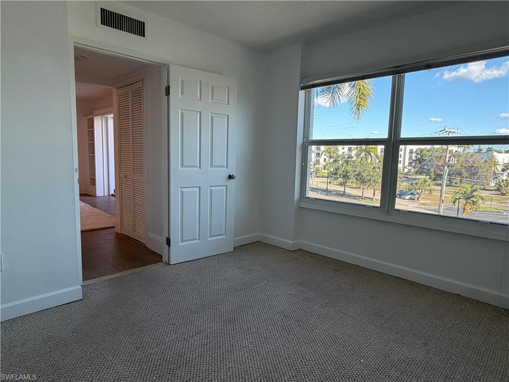 FIRST HARBOUR TOWER CONDO - Residential