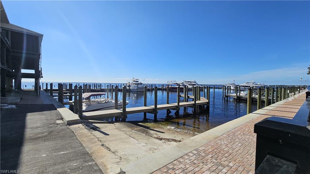 FIRST HARBOUR TOWER CONDO - Residential