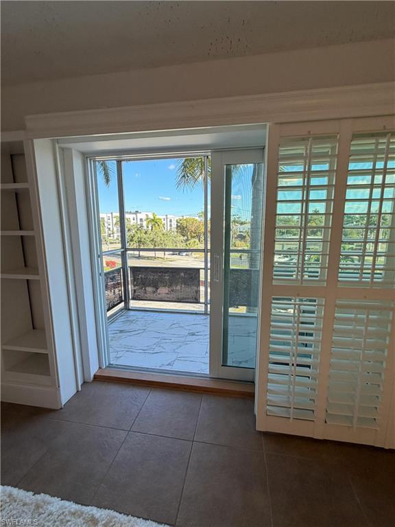 FIRST HARBOUR TOWER CONDO - Residential