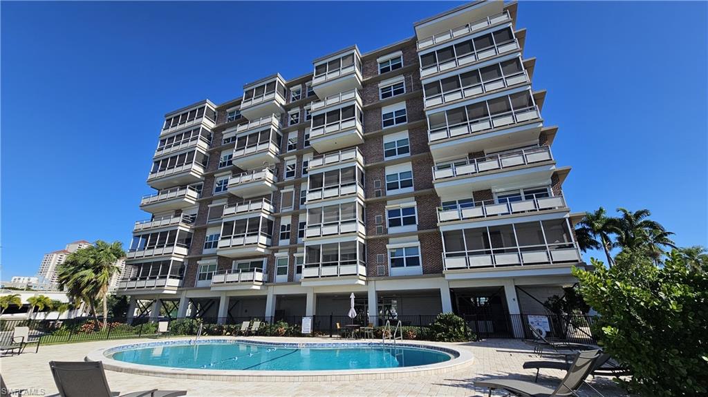 FIRST HARBOUR TOWER CONDO - Residential