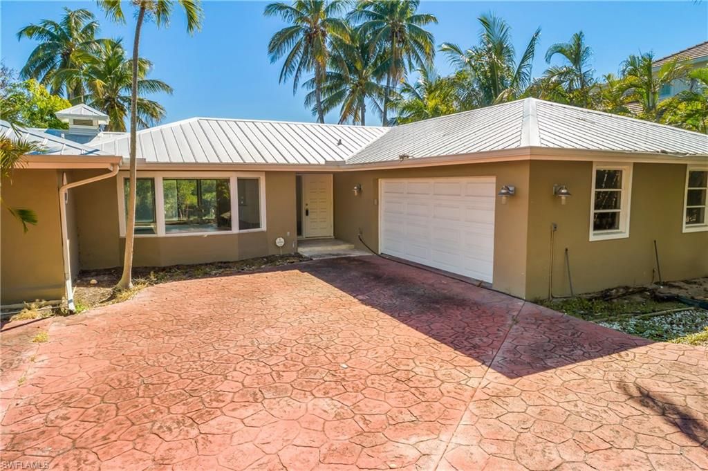 Photo of 2195 Sheepshead DR, NAPLES, FL 34102 (MLS # 225083727)