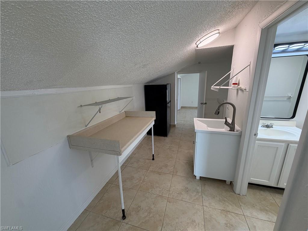 SAN CARLOS PARK - Residential