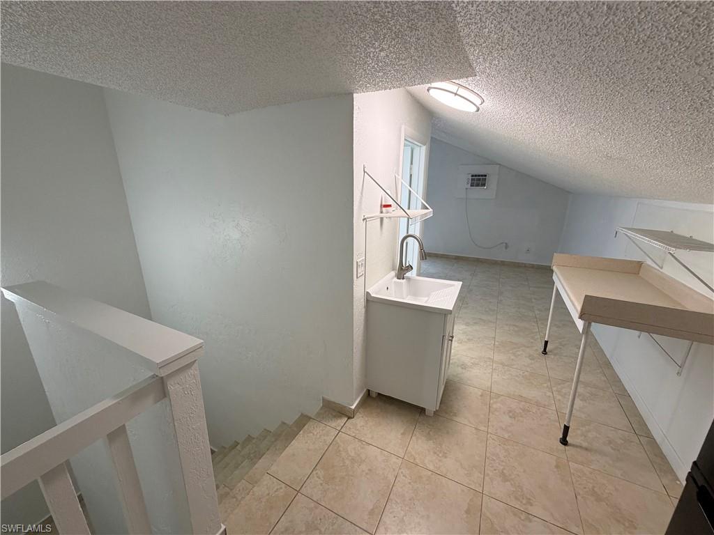 SAN CARLOS PARK - Residential